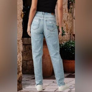 American Eagle brand light wash mom jeans